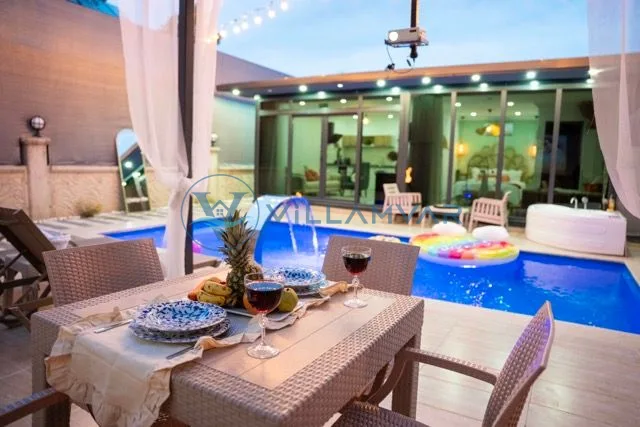 Crystal De-Luxe Villa