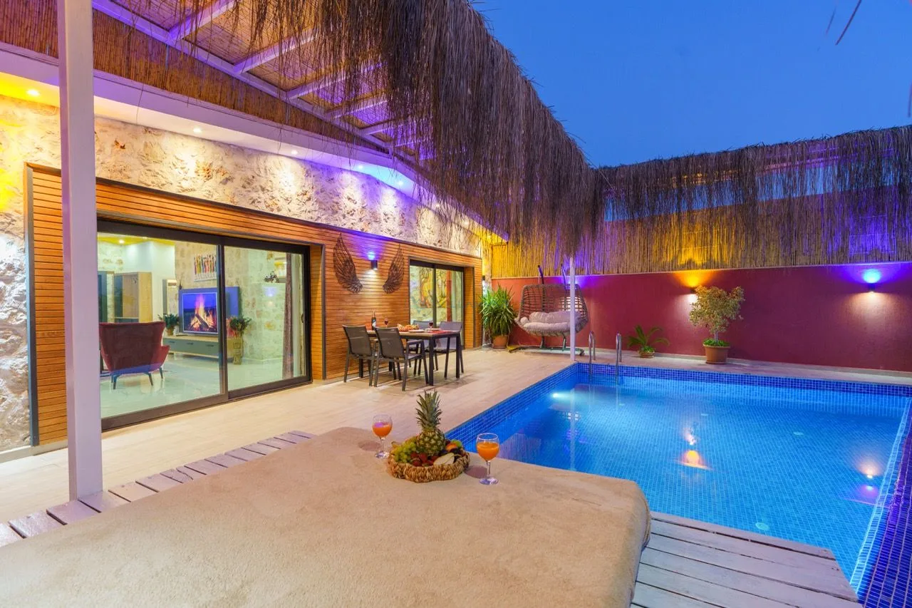 Villa Mira Queen