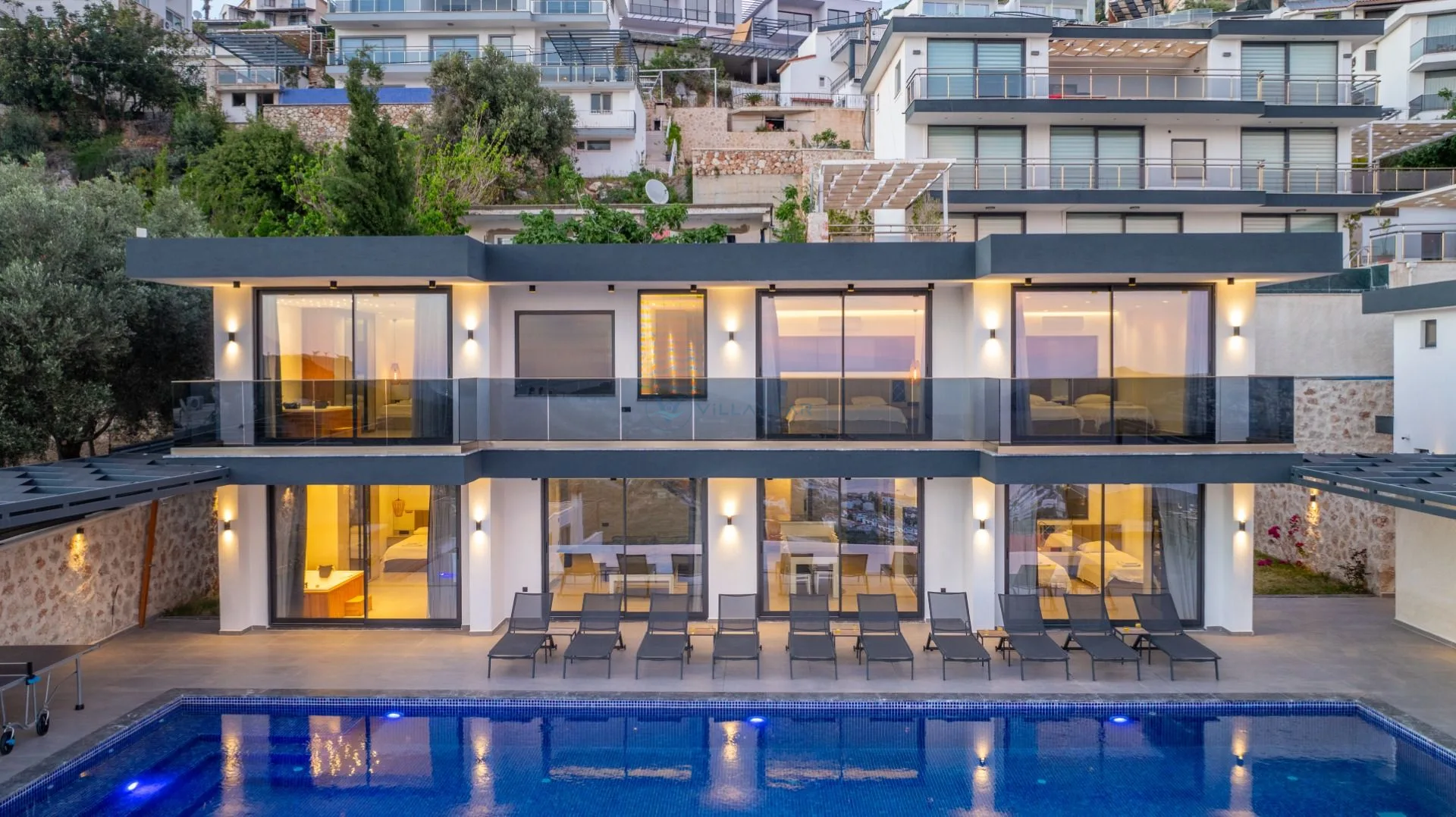 Villa Elit 3 Soldaki