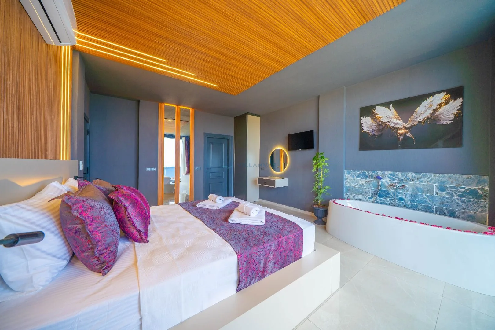 Villa Black Dark