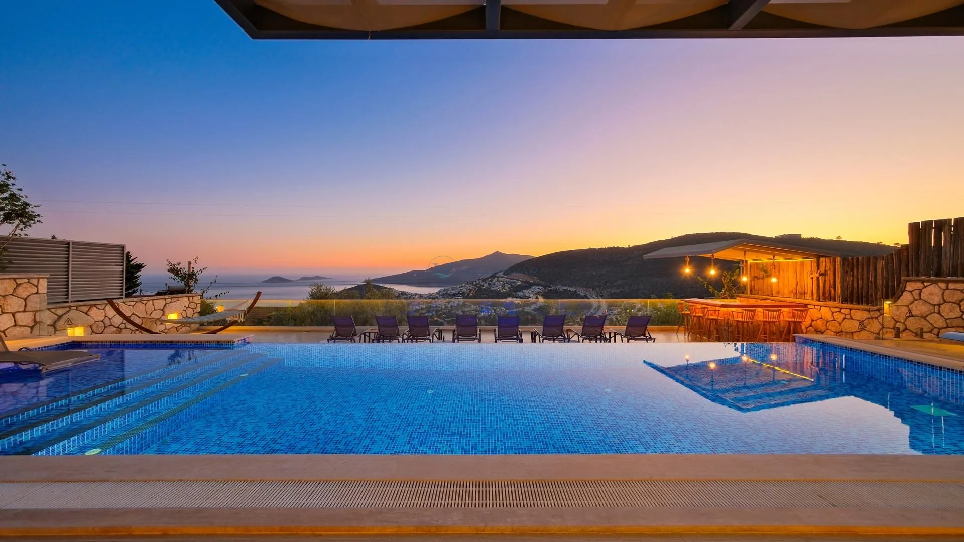 Villa Topic