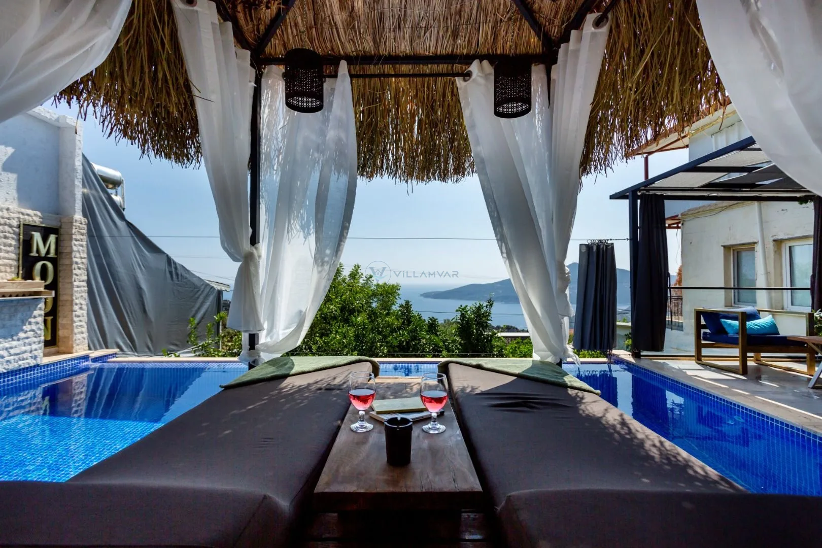 Villa Gold Moon