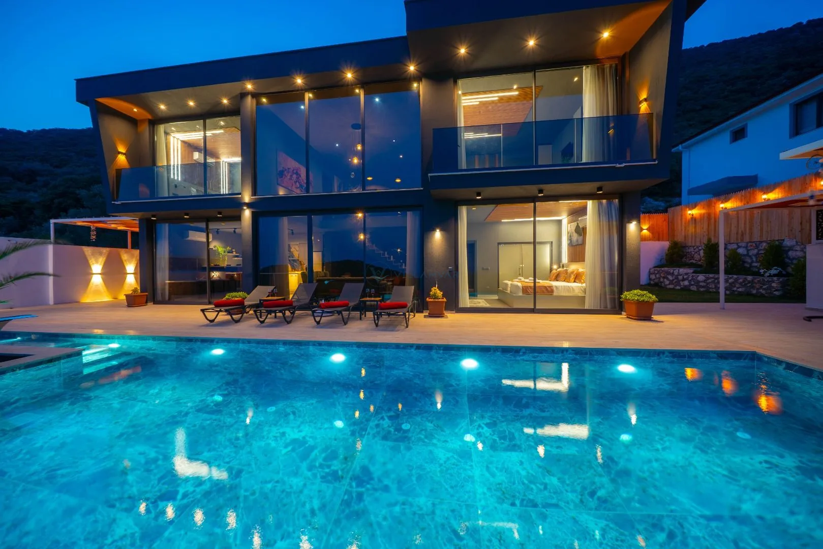 Villa Black Dark