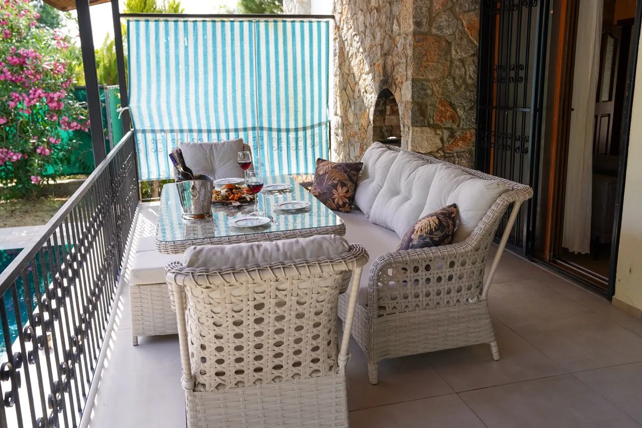 Villa Poyelina Duo