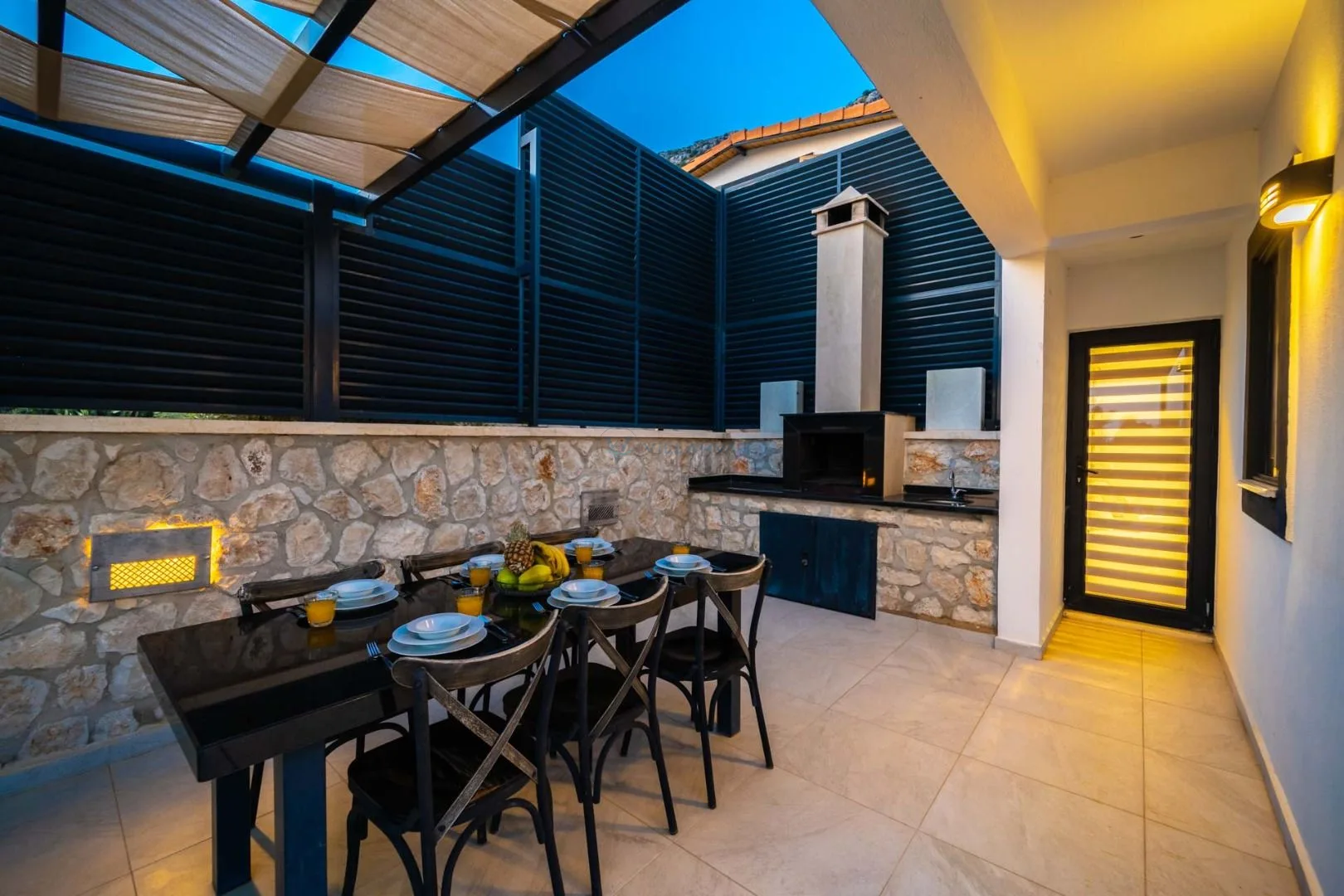 Villa Thera Seis