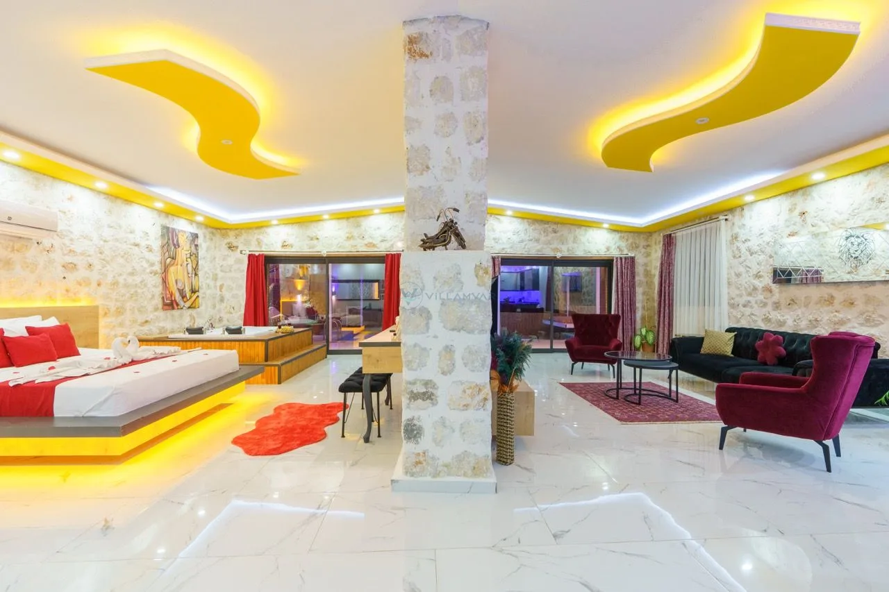 Villa Mira Queen