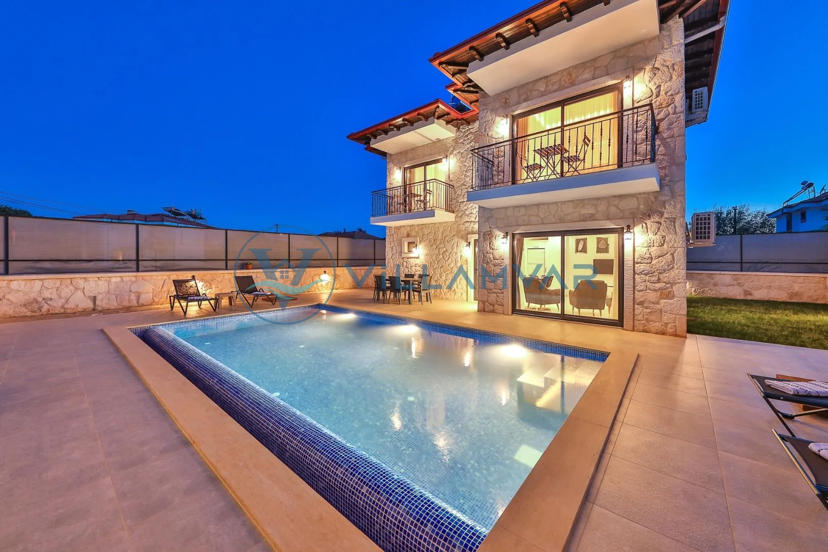 Villa Kaşlı 2 - Gece aydınlatmalı dikdörtgen özel havuz