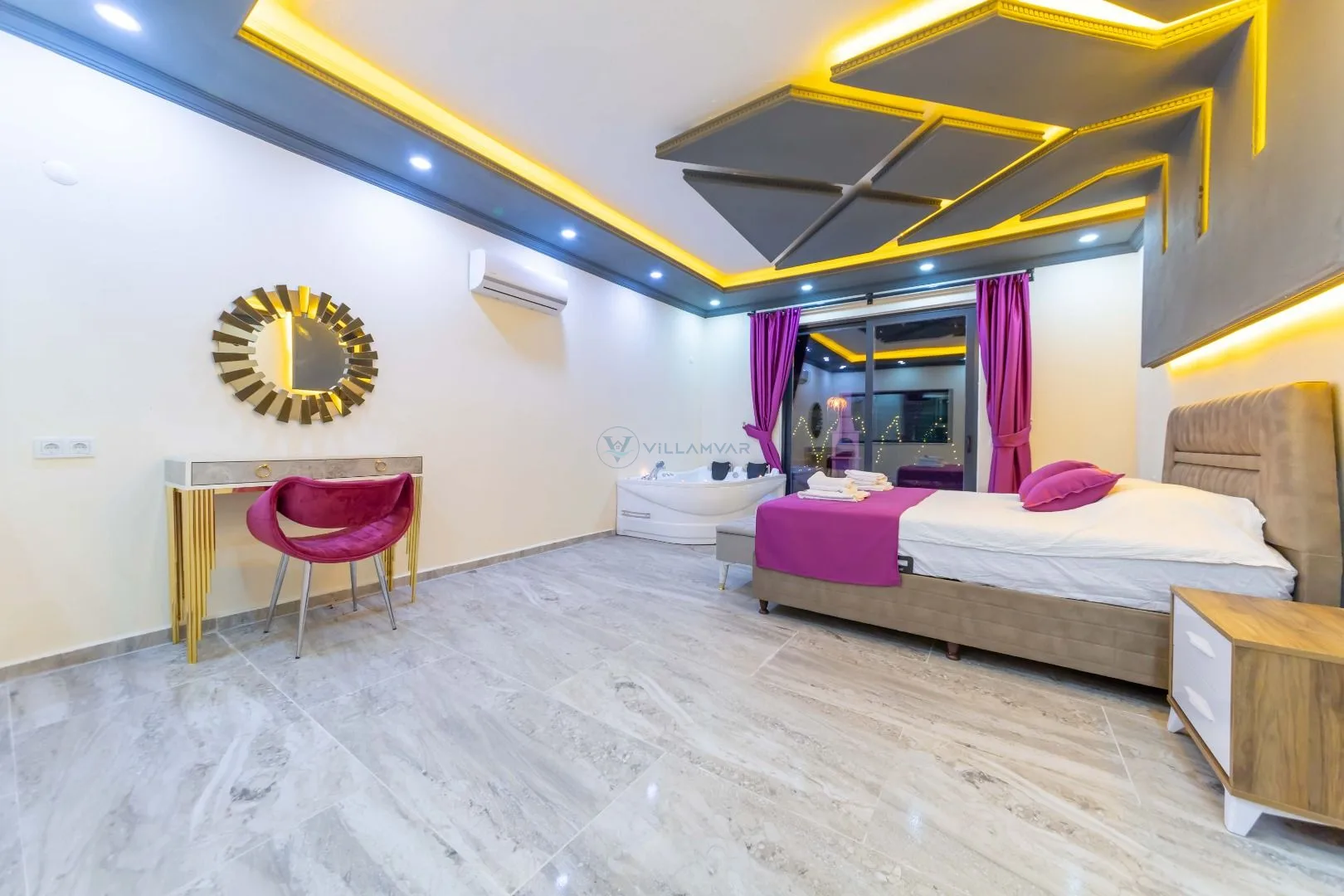 Villa Sarı