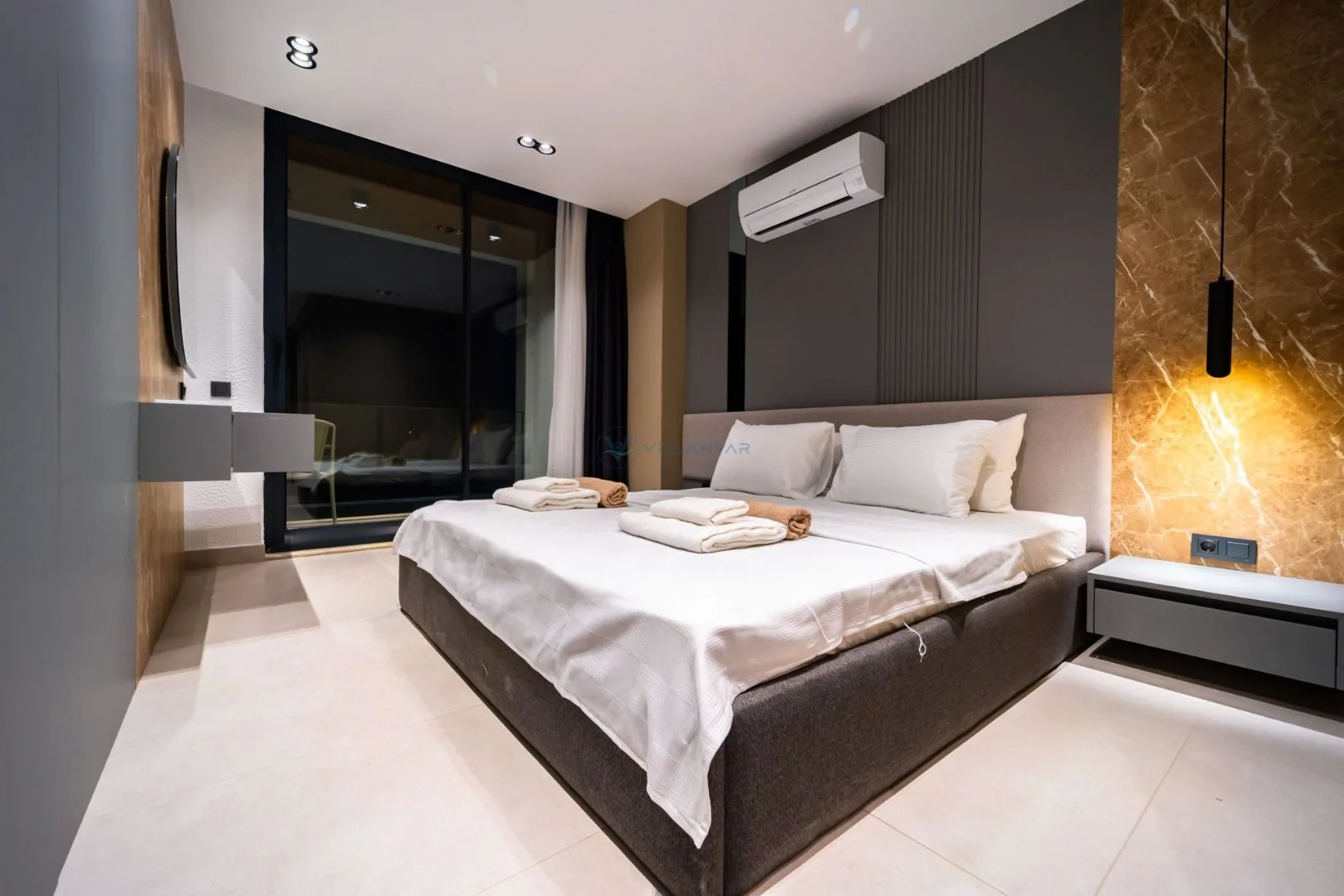 Villa Aura C