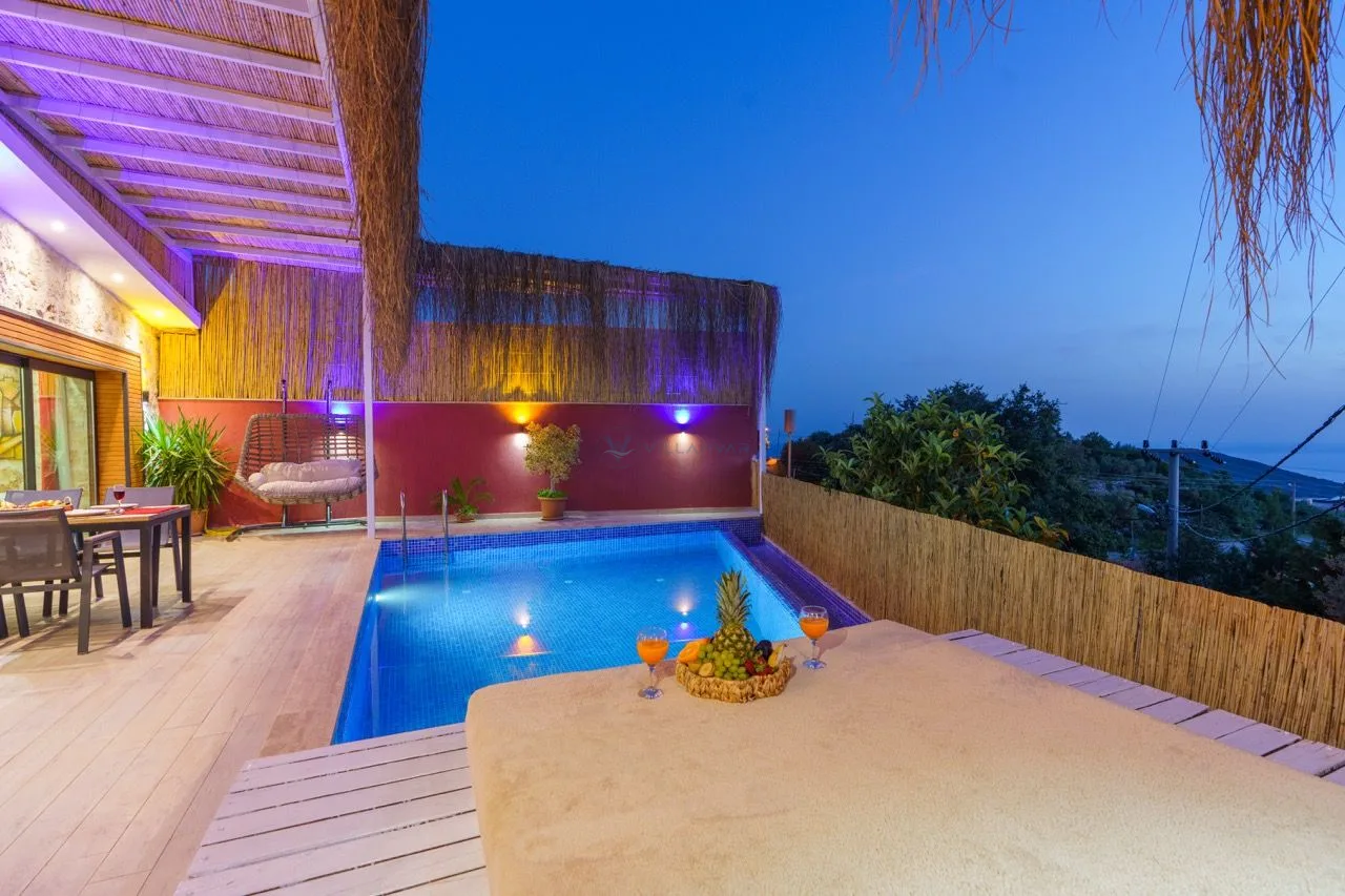 Villa Mira Queen