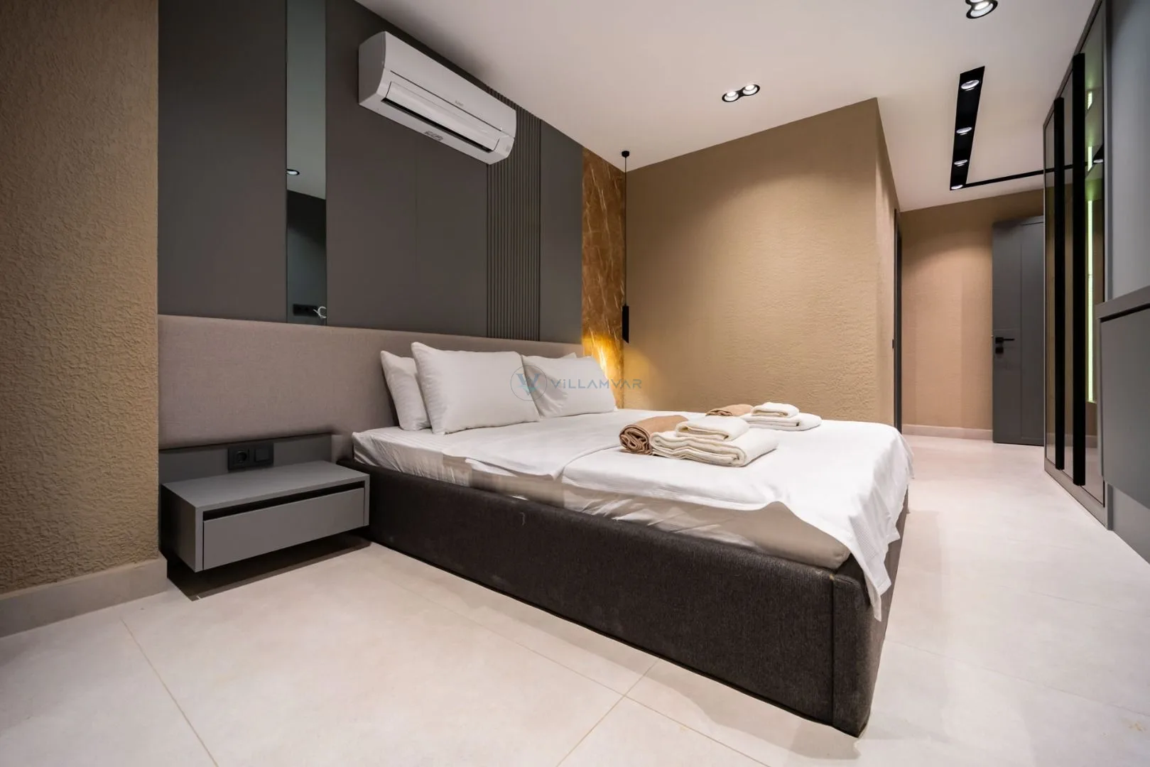 Villa Aura C