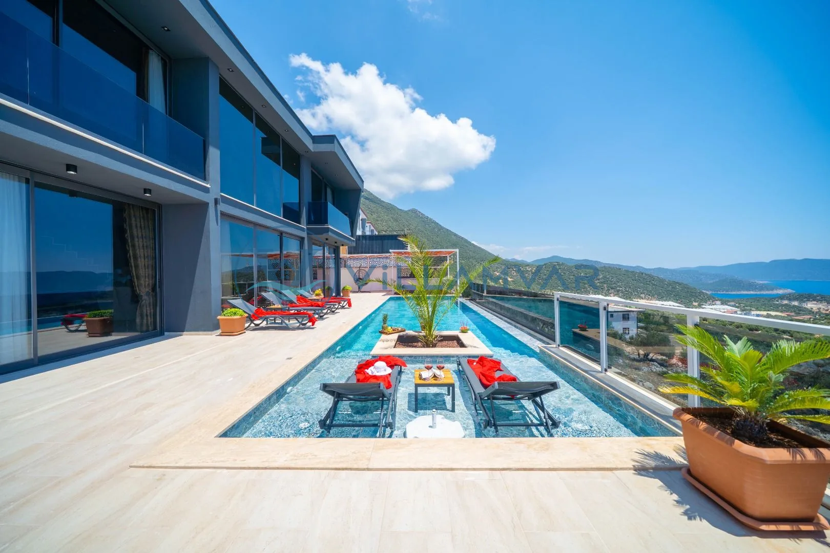 Villa Black Dark