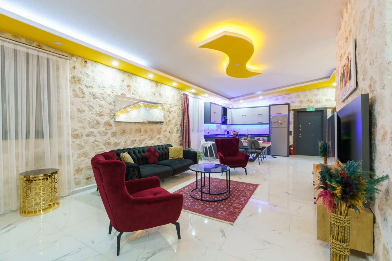 Villa Mira Queen