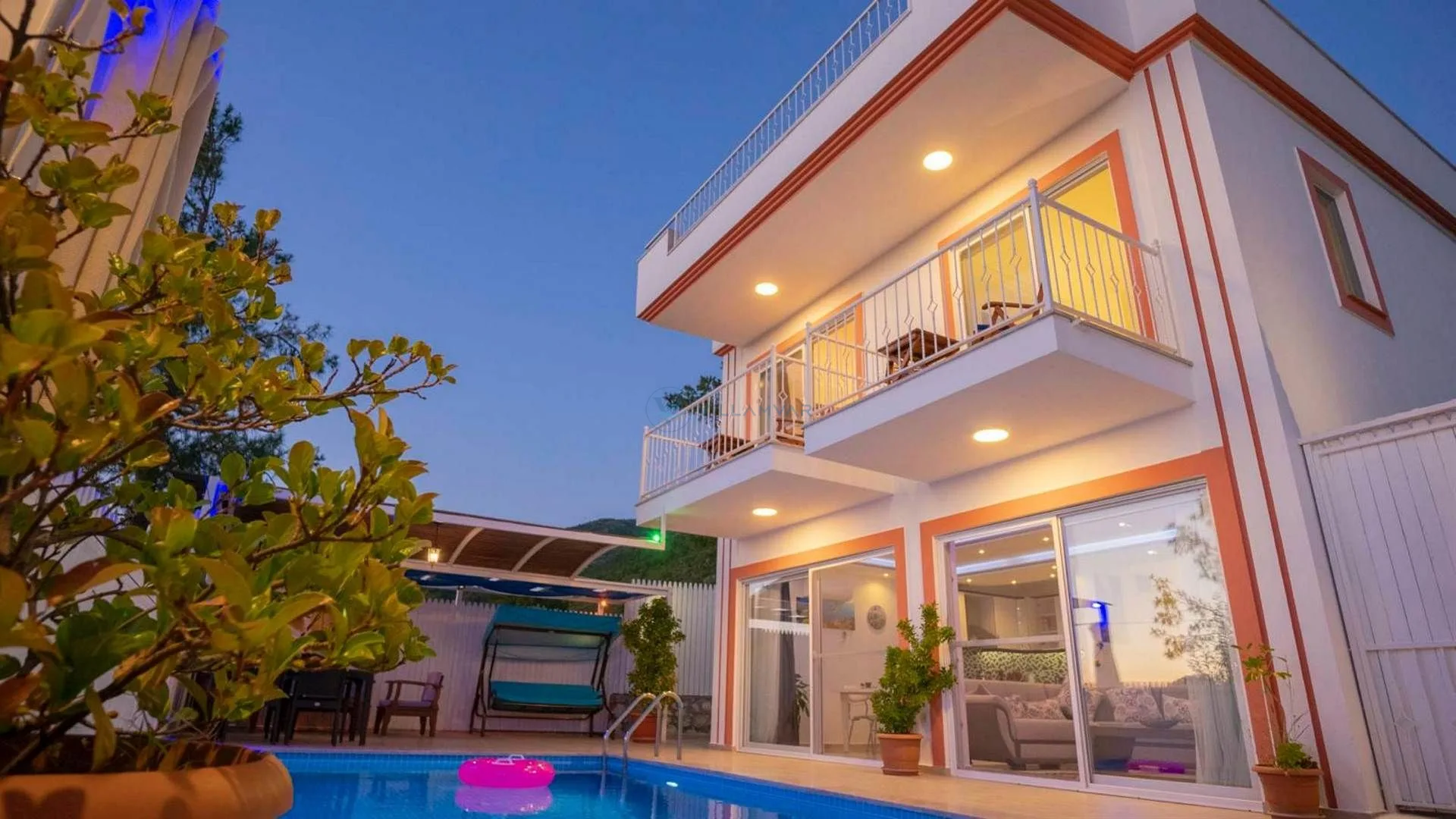 Villa Uzaktaki Şehir