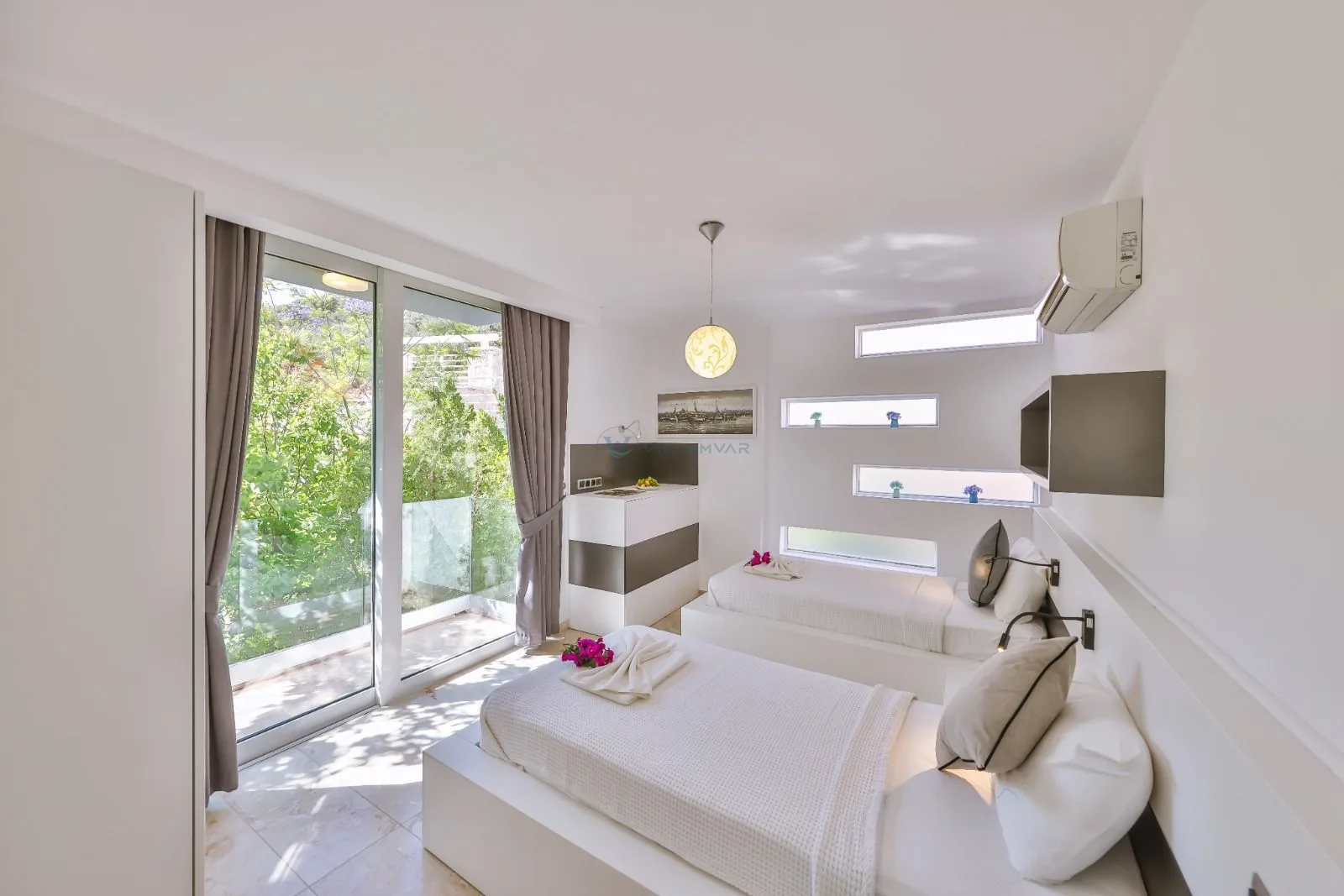 Villa Hill Side 3