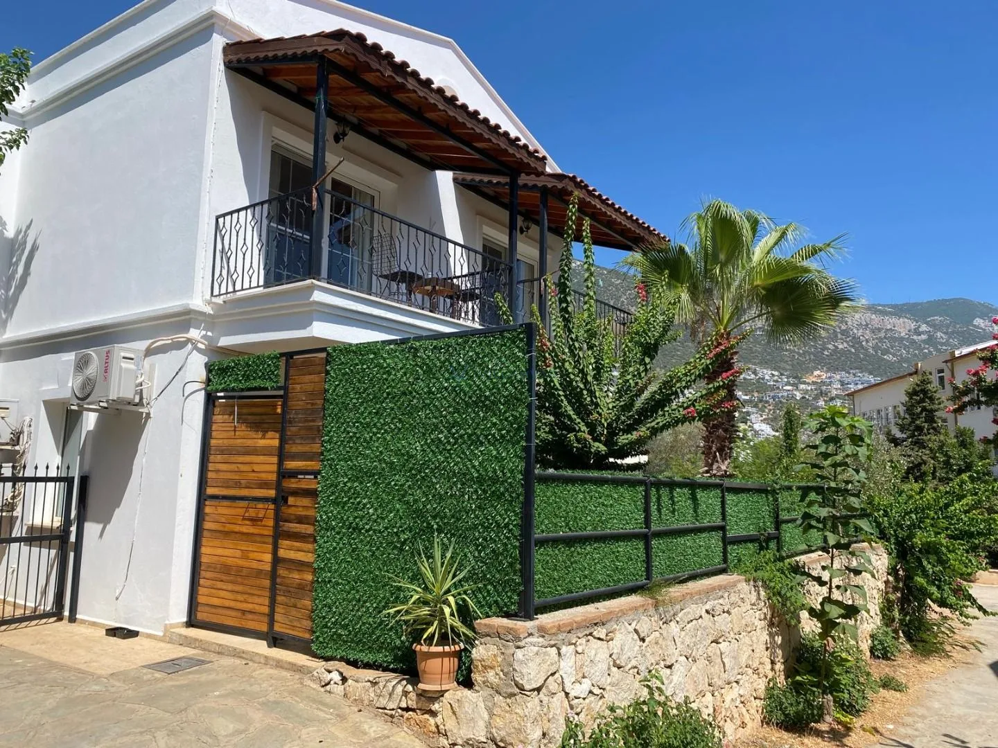 Villa Leton Kleo 2