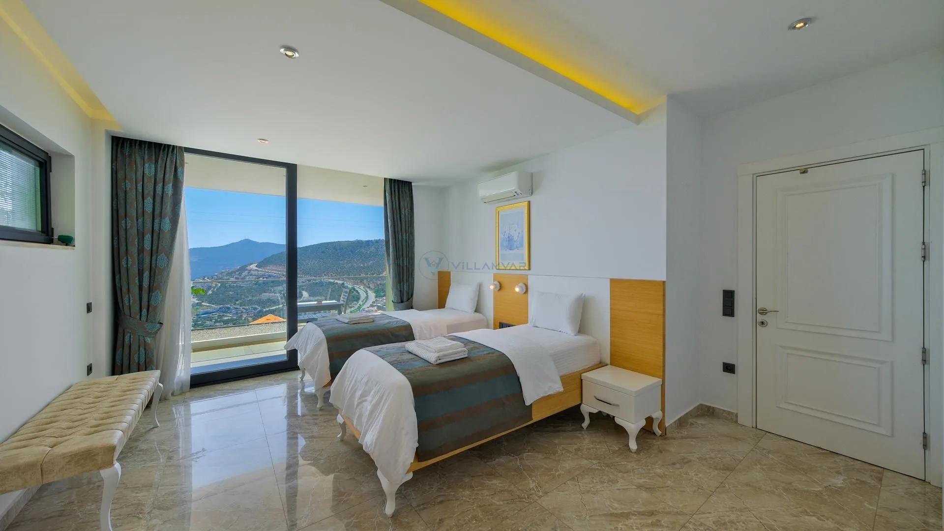 Villa Topic