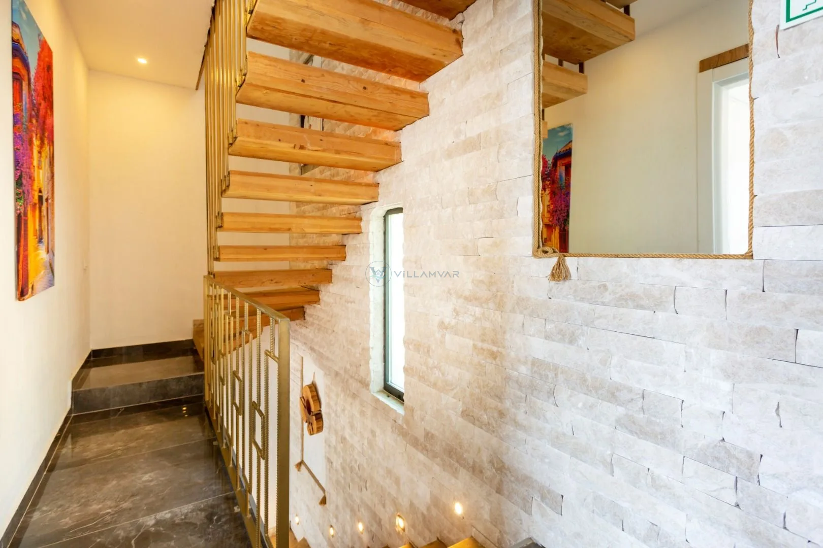 Villa Gold Moon