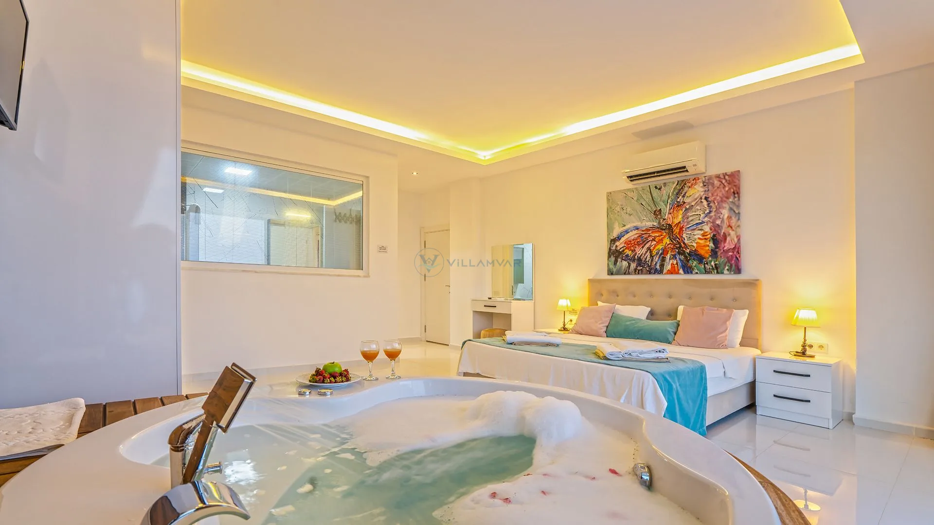 Villa Merit Crystal