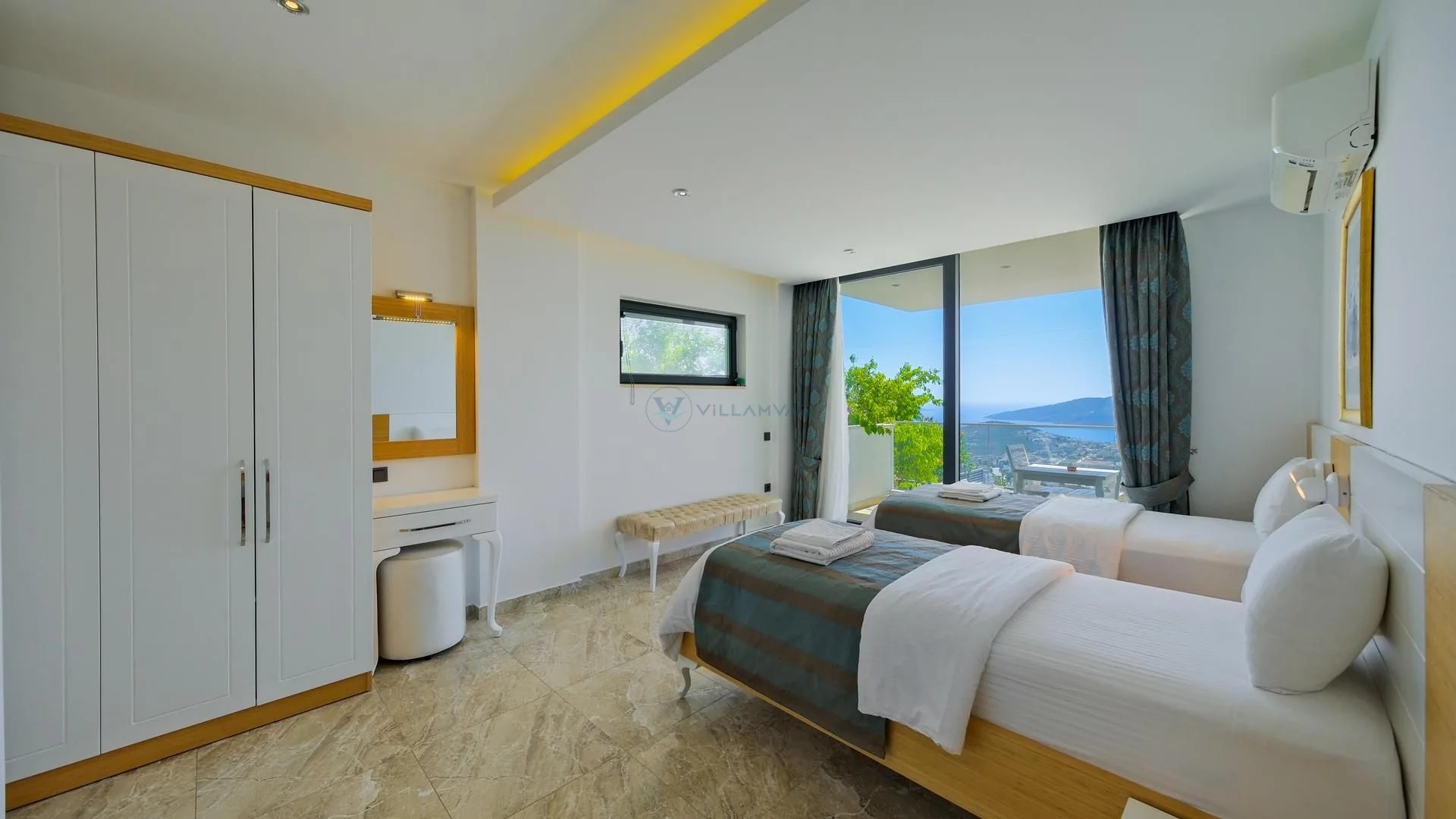 Villa Topic
