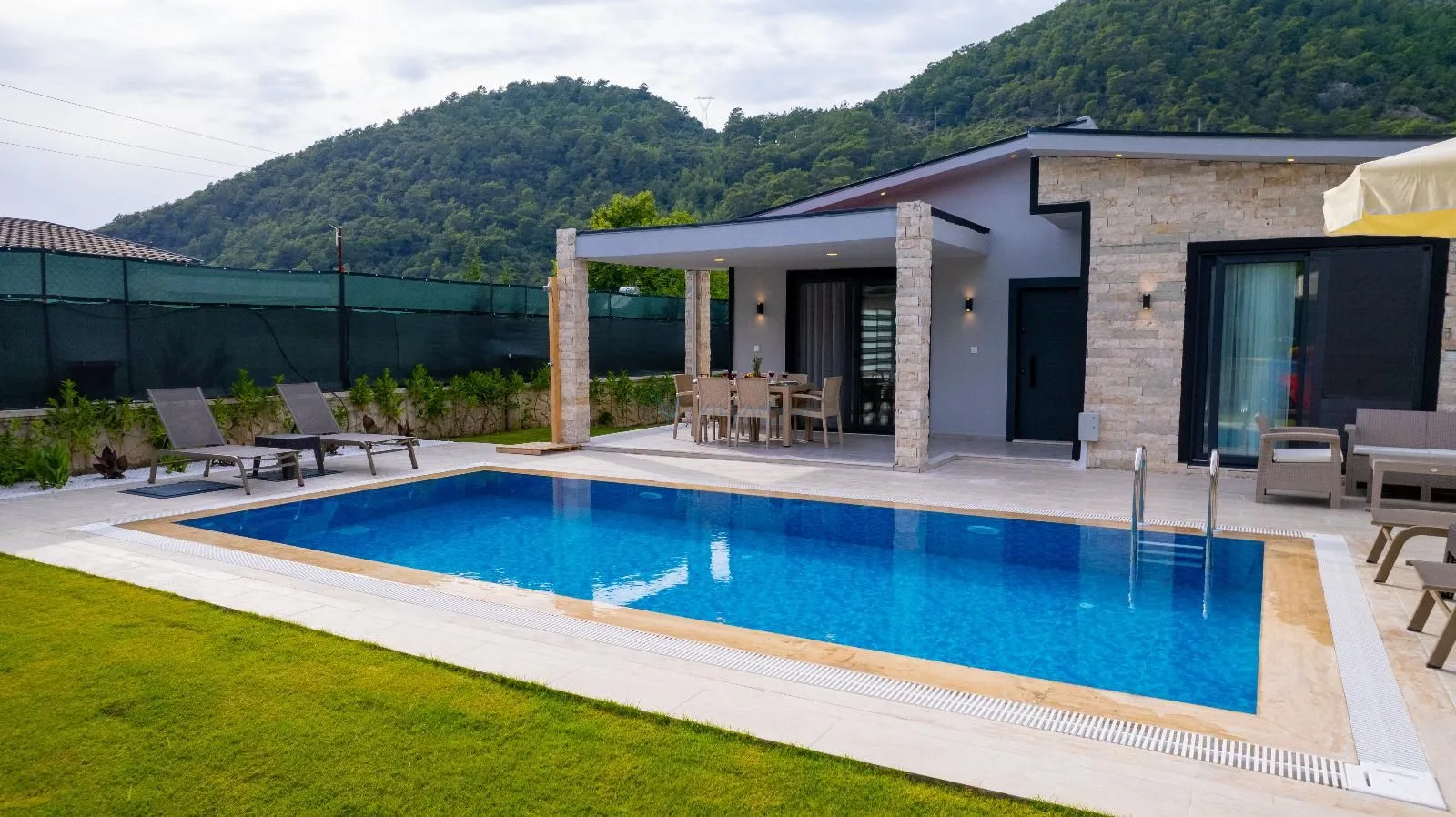 Villa Eliz İnlice