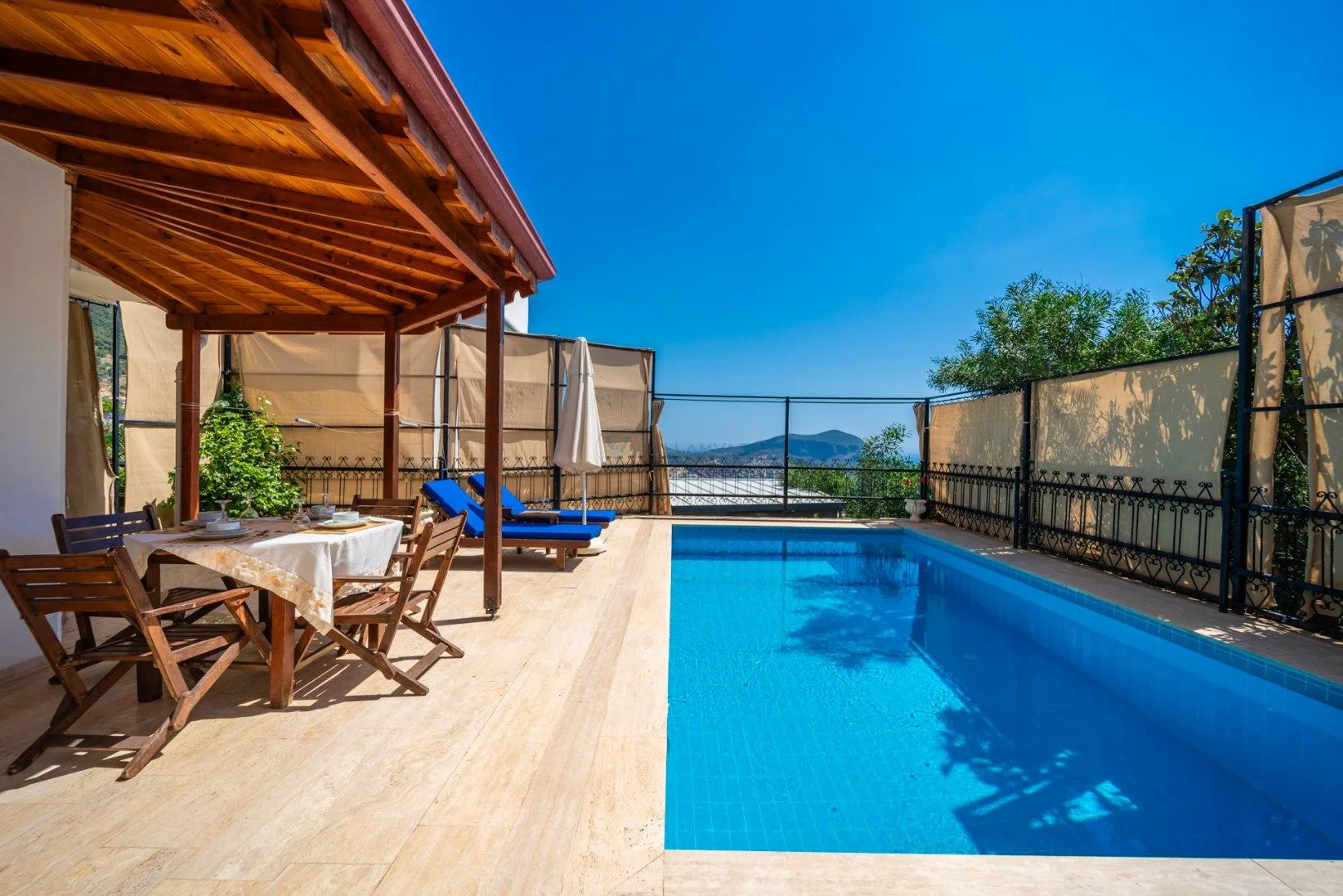 Hemrah Villa Swan