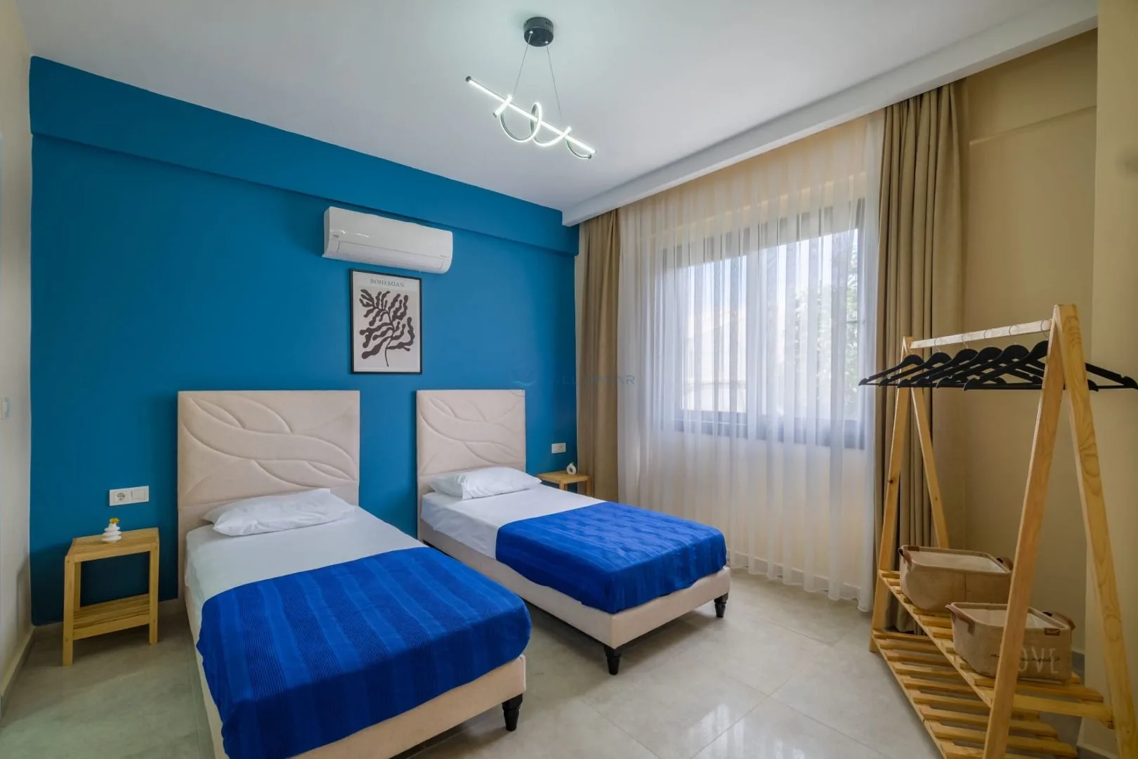 Villa Sol LA