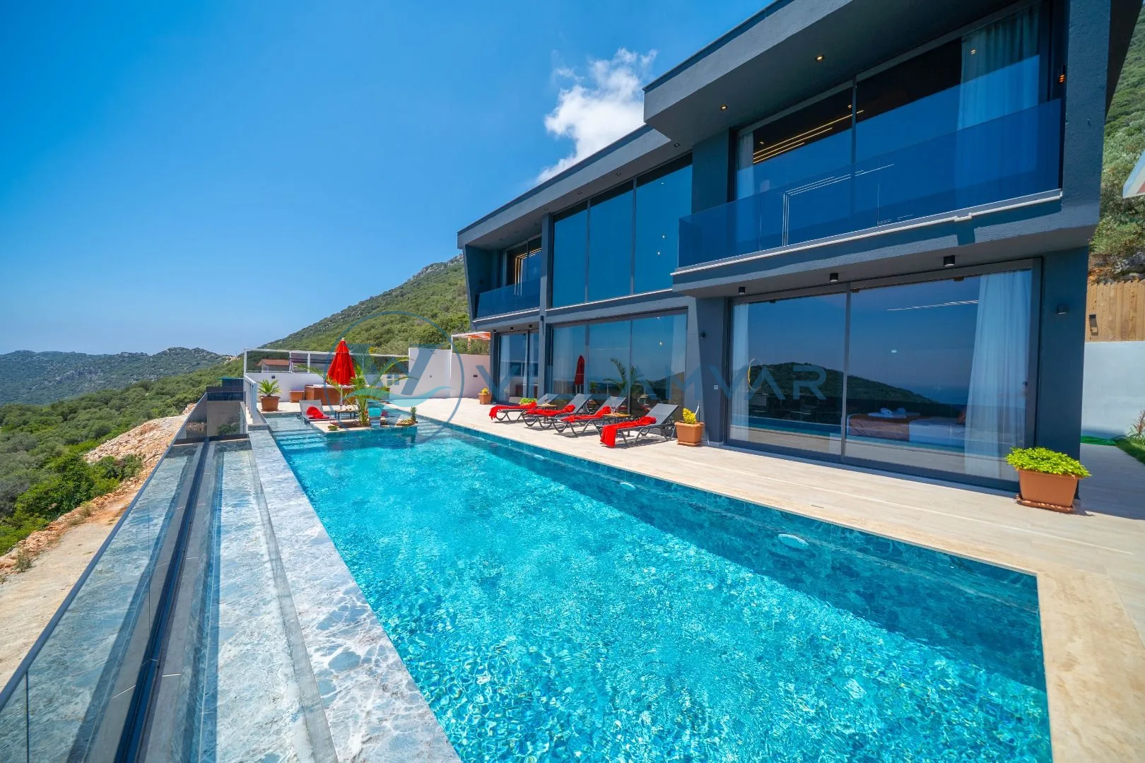 Villa Black Dark