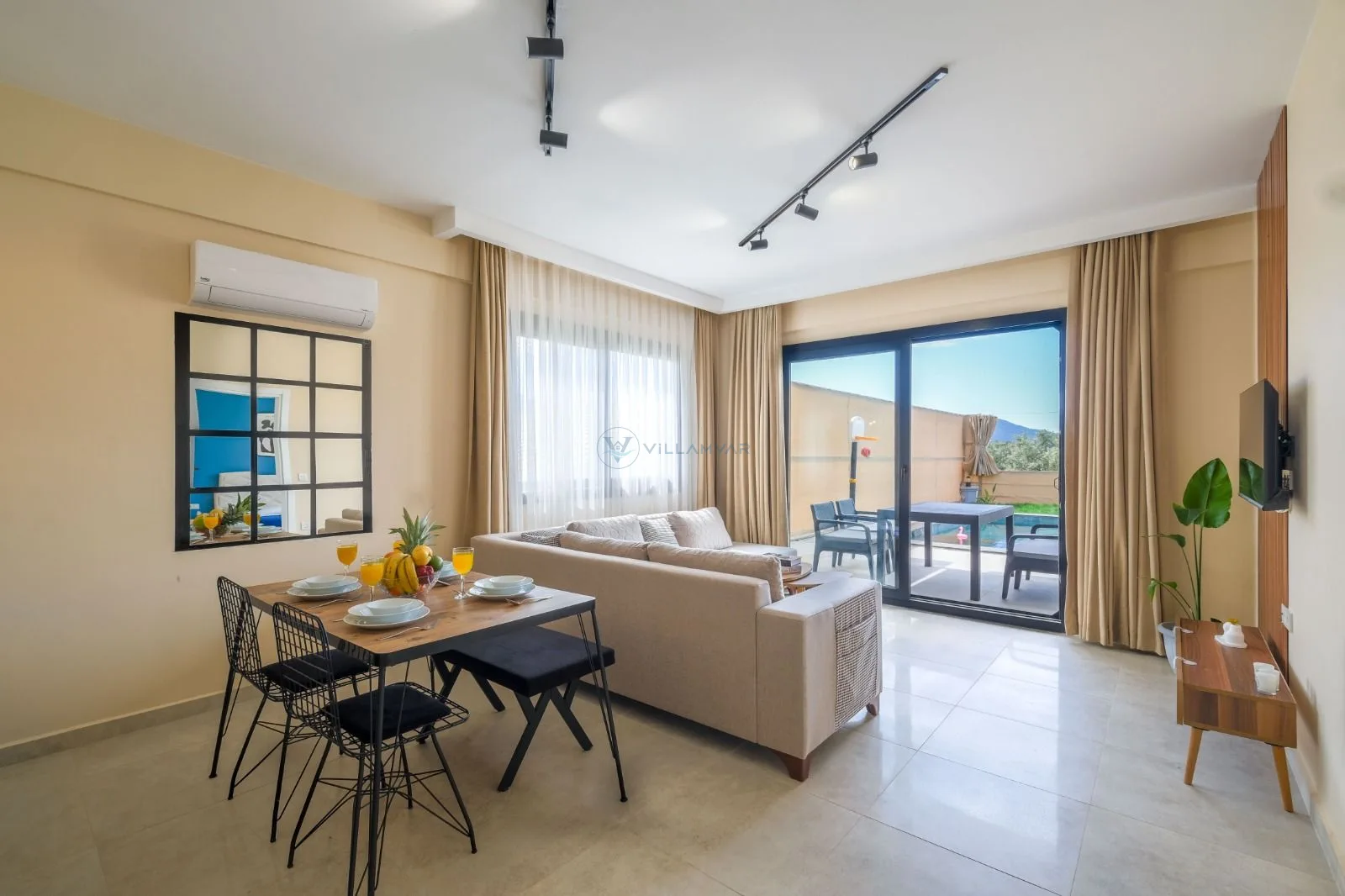 Villa Sol LA