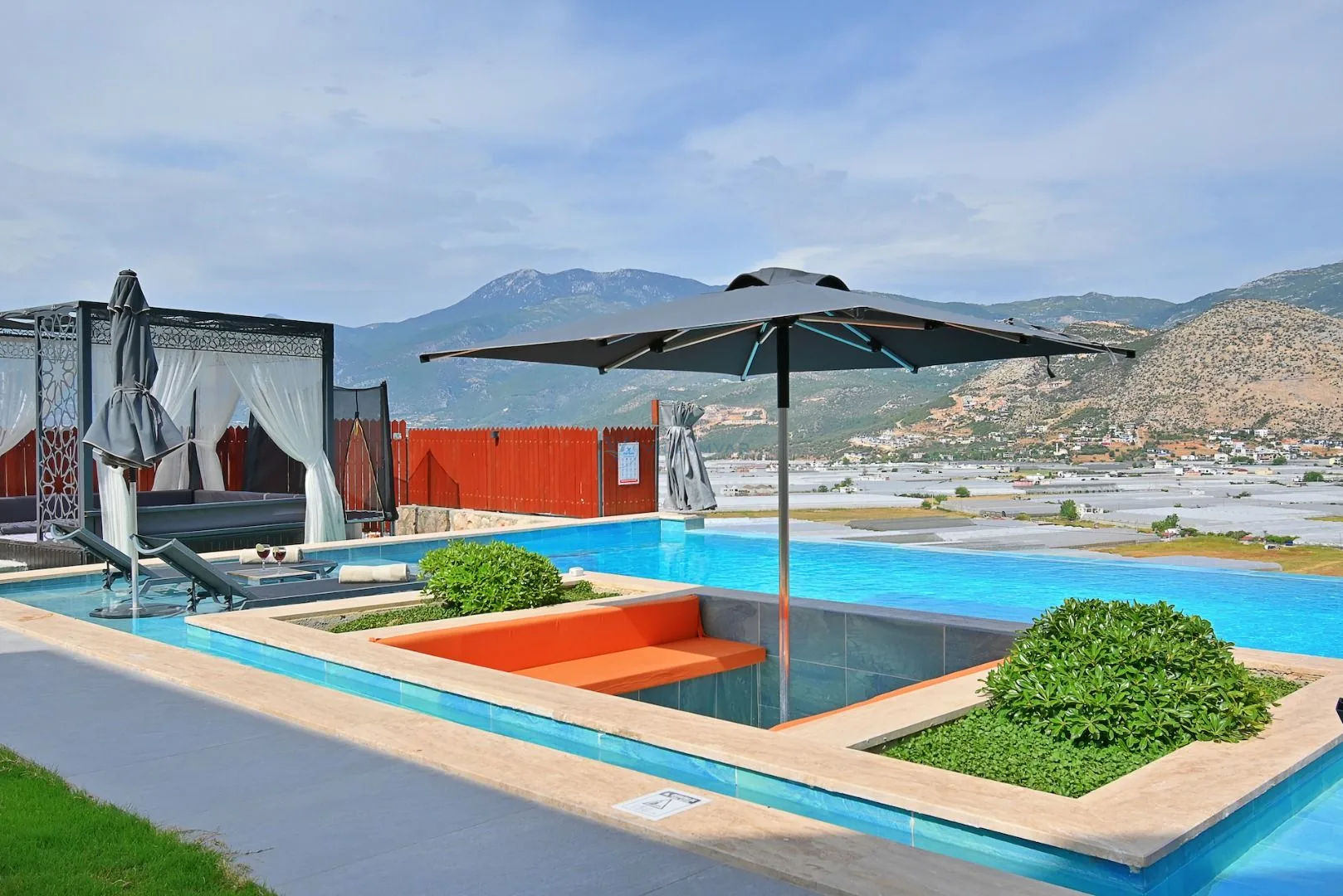 Villa Green House