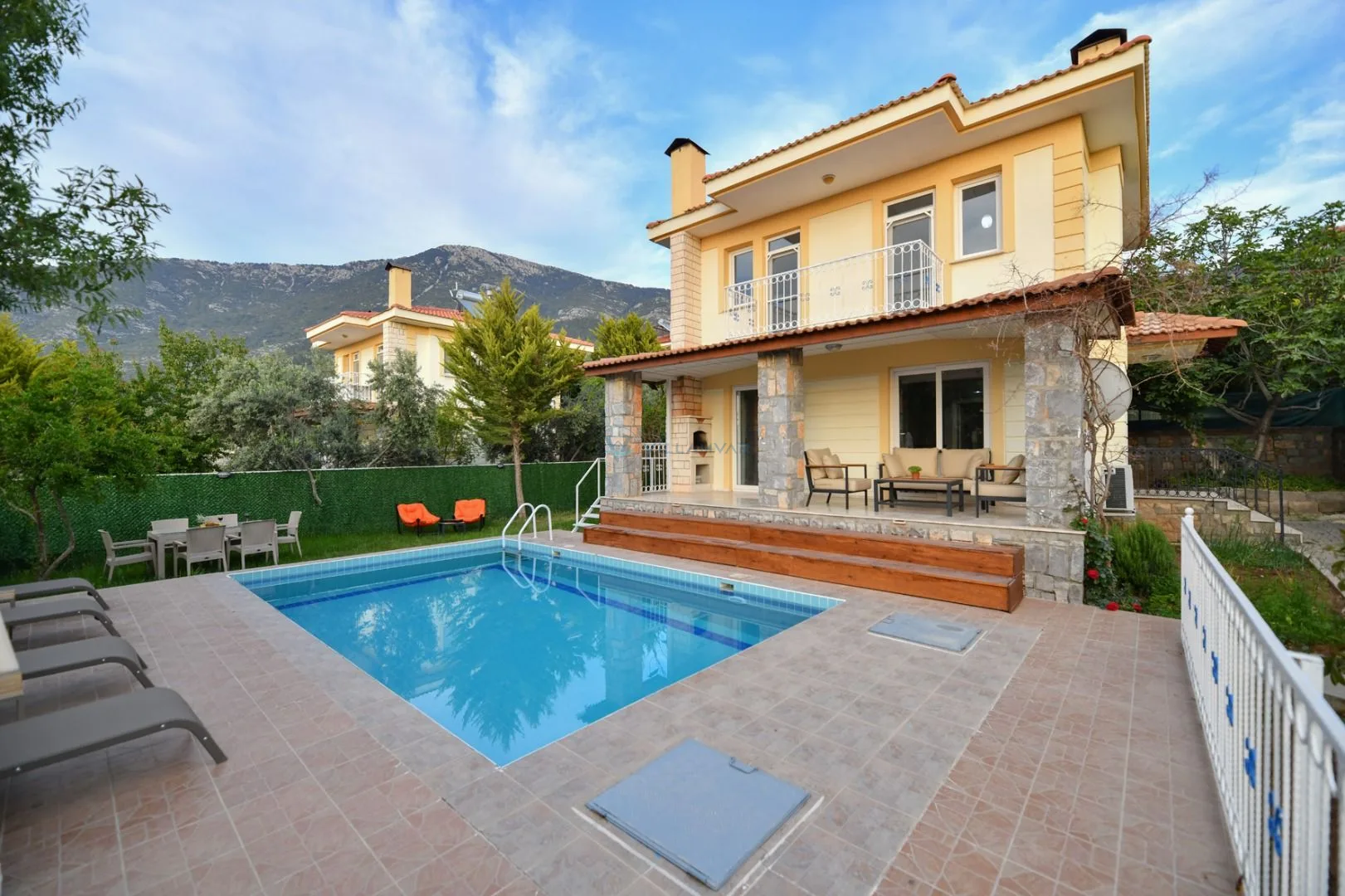 Villa Almond