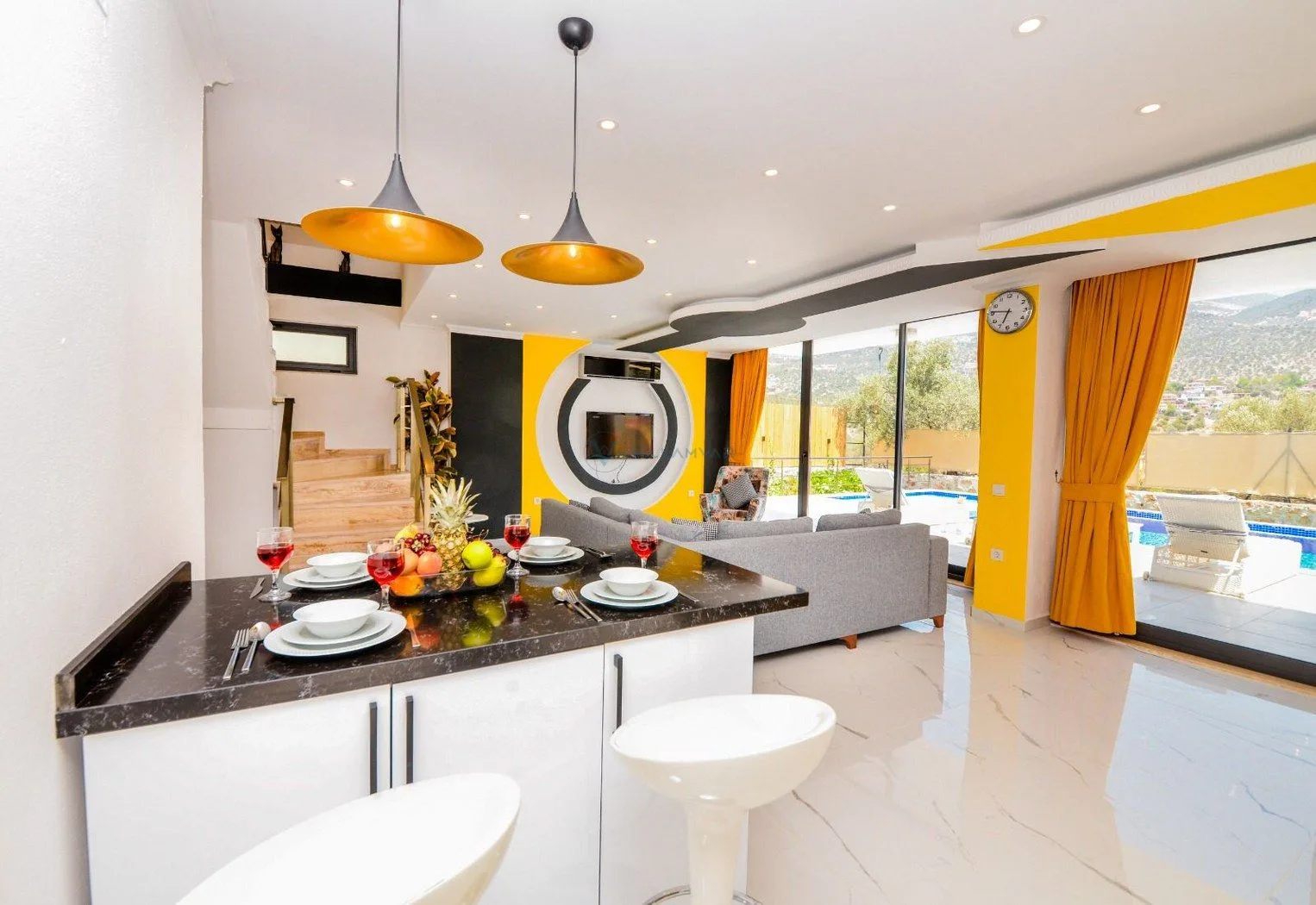 Villa Black Rose