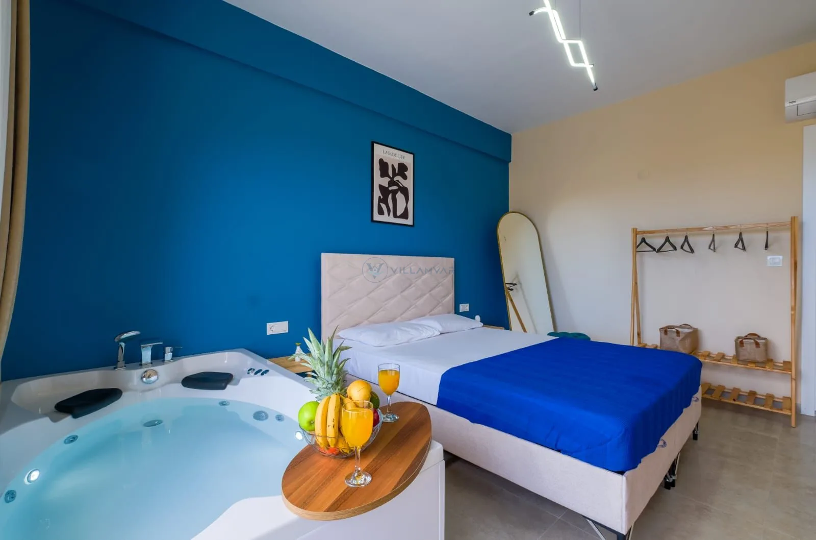 Villa Sol LA