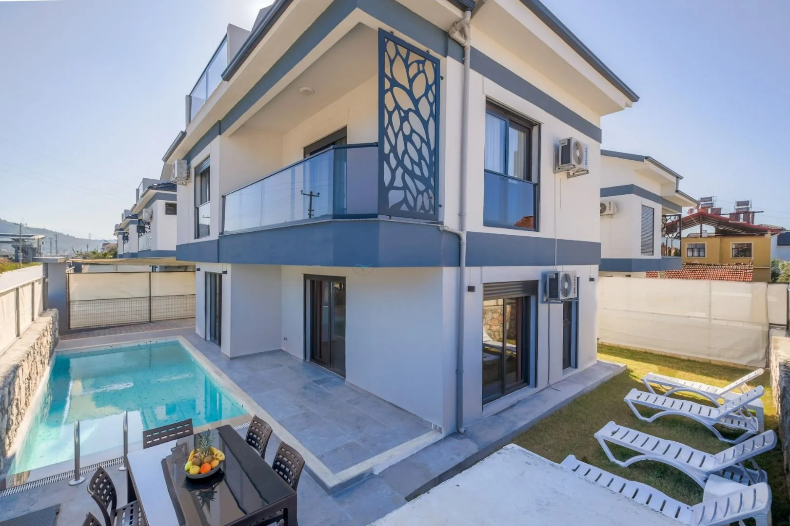Villa Maske Duo