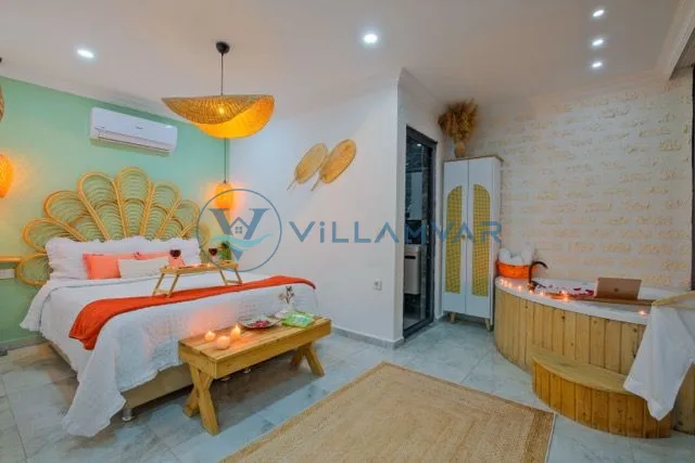 Crystal De-Luxe Villa