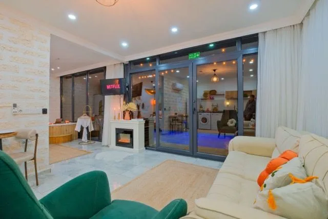 Crystal De-Luxe Villa