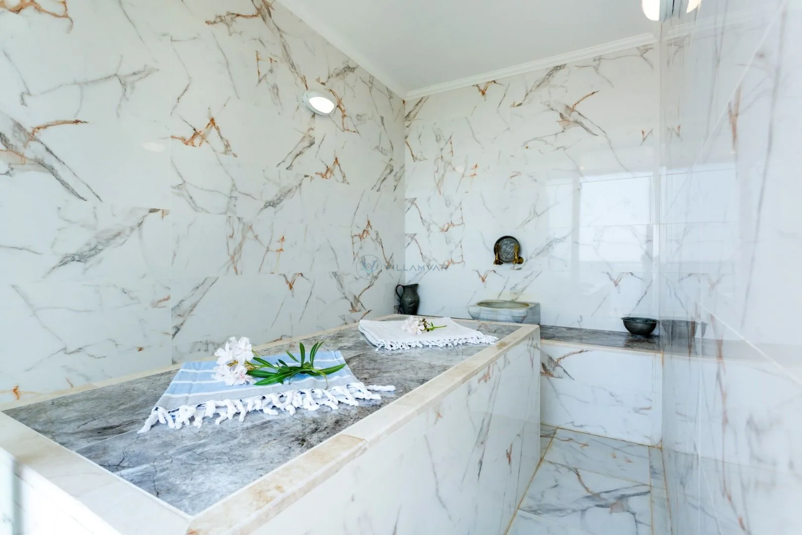 Villa Gold Moon