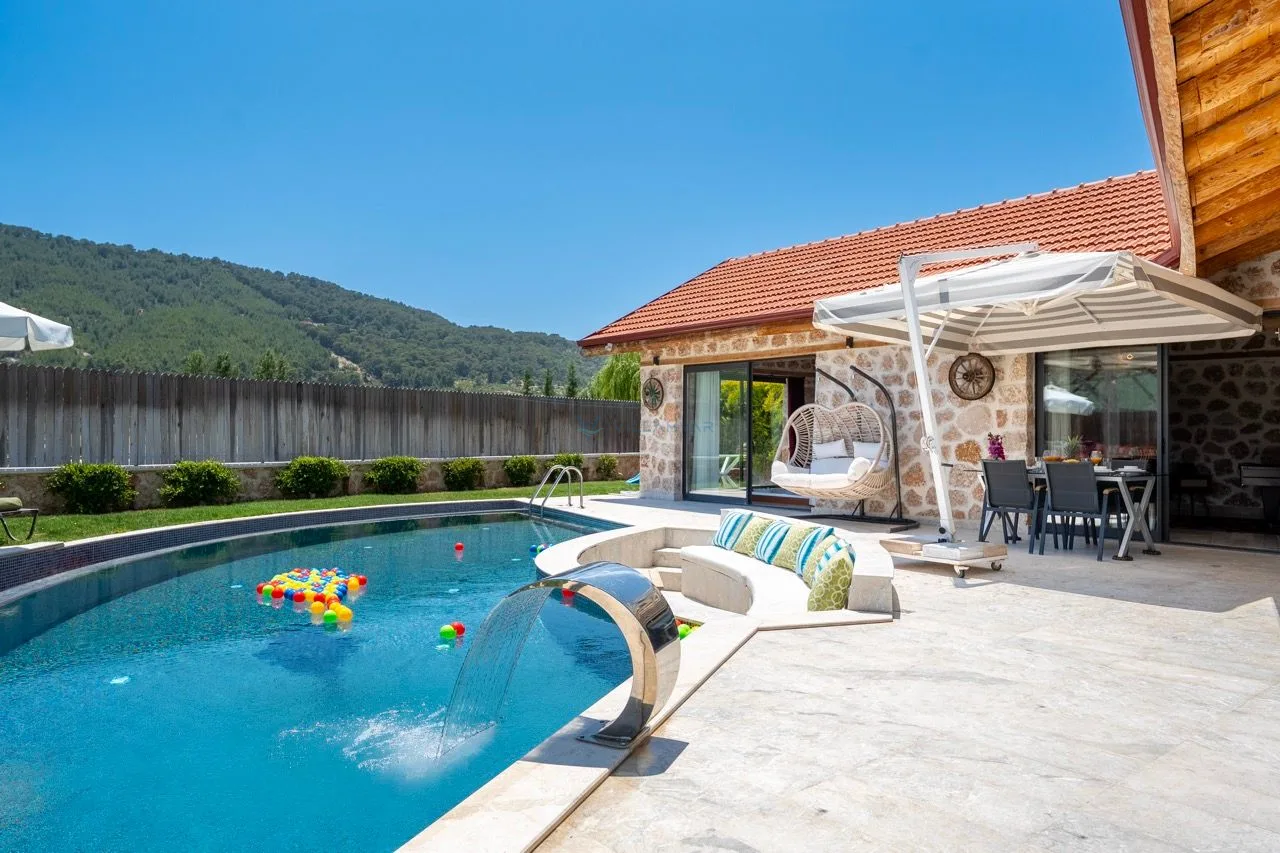 Villa Topçu Stone