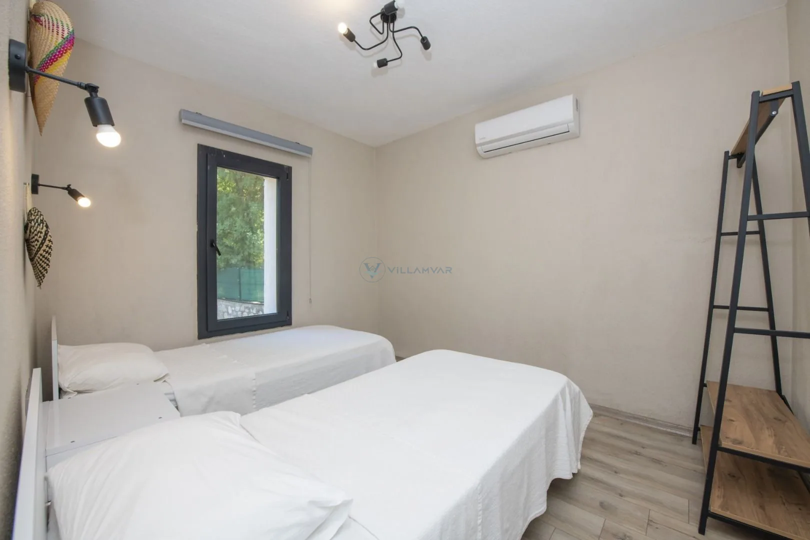 Villa Calvin Mini