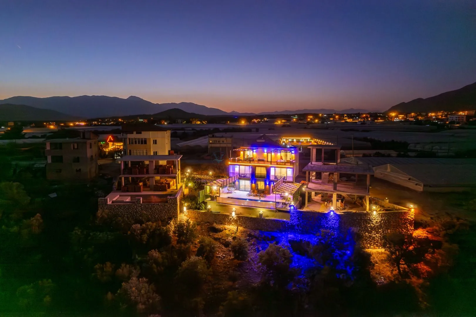 Villa Lalezar