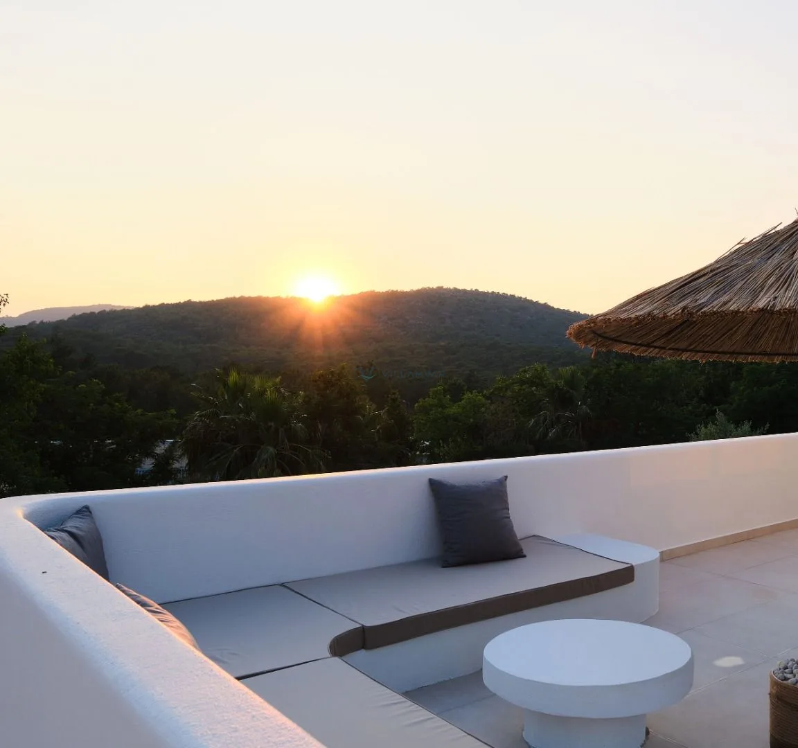 Villa Neonix