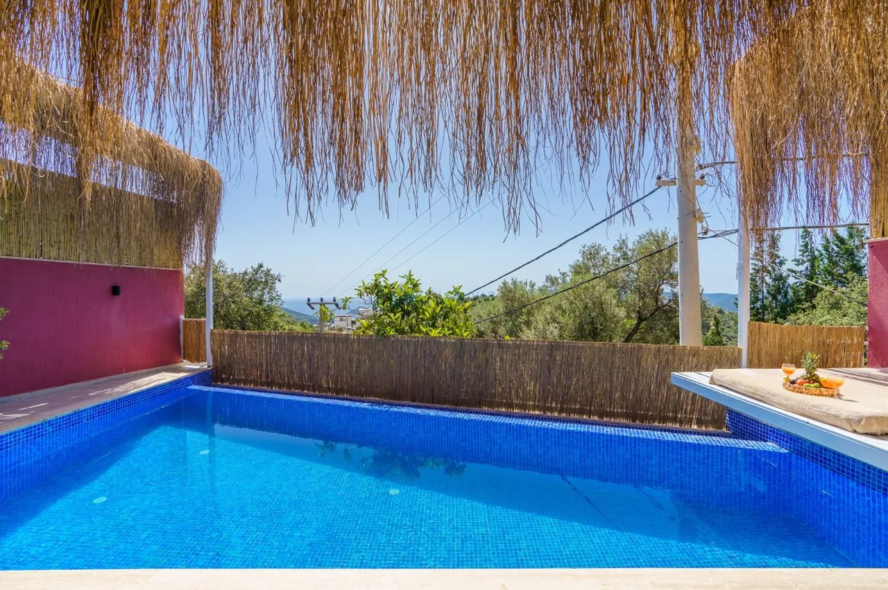 Villa Mira Queen