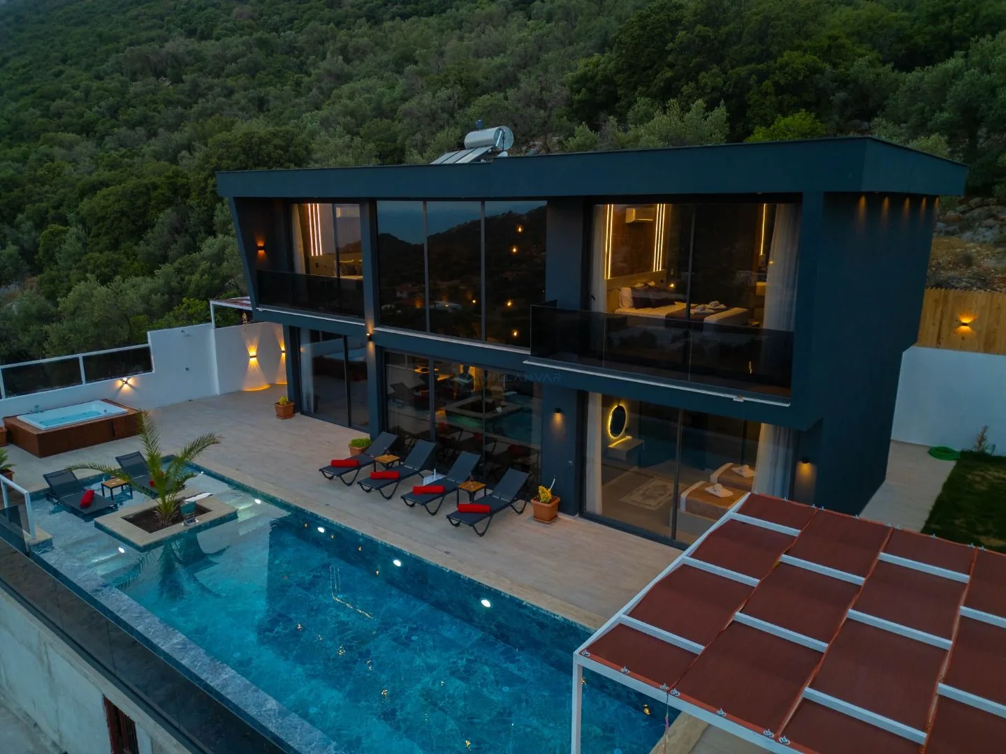 Villa Black Dark