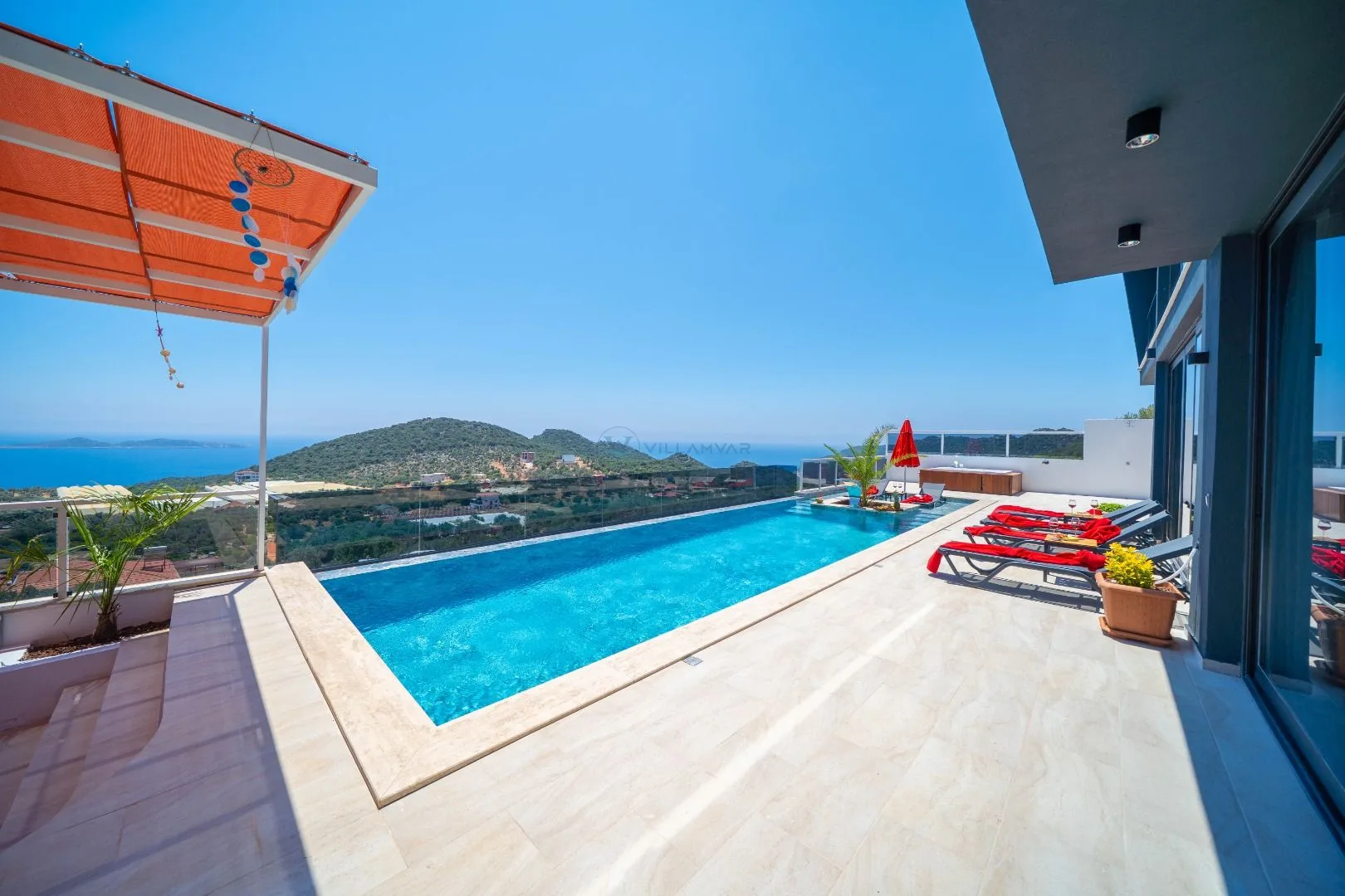 Villa Black Dark