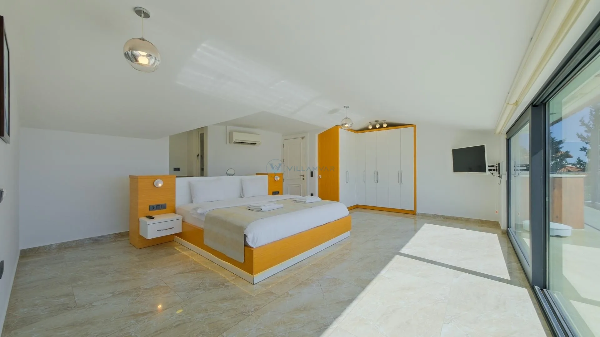 Villa Topic