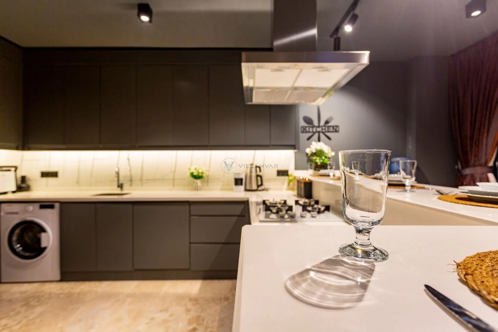 Villa Bloom Black