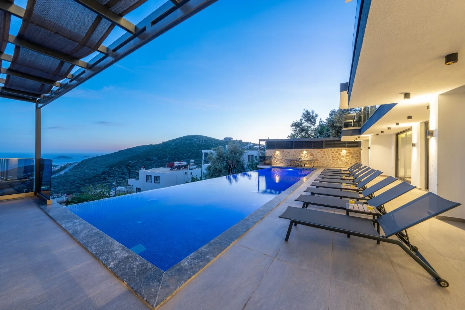Villa Elit 3 Soldaki
