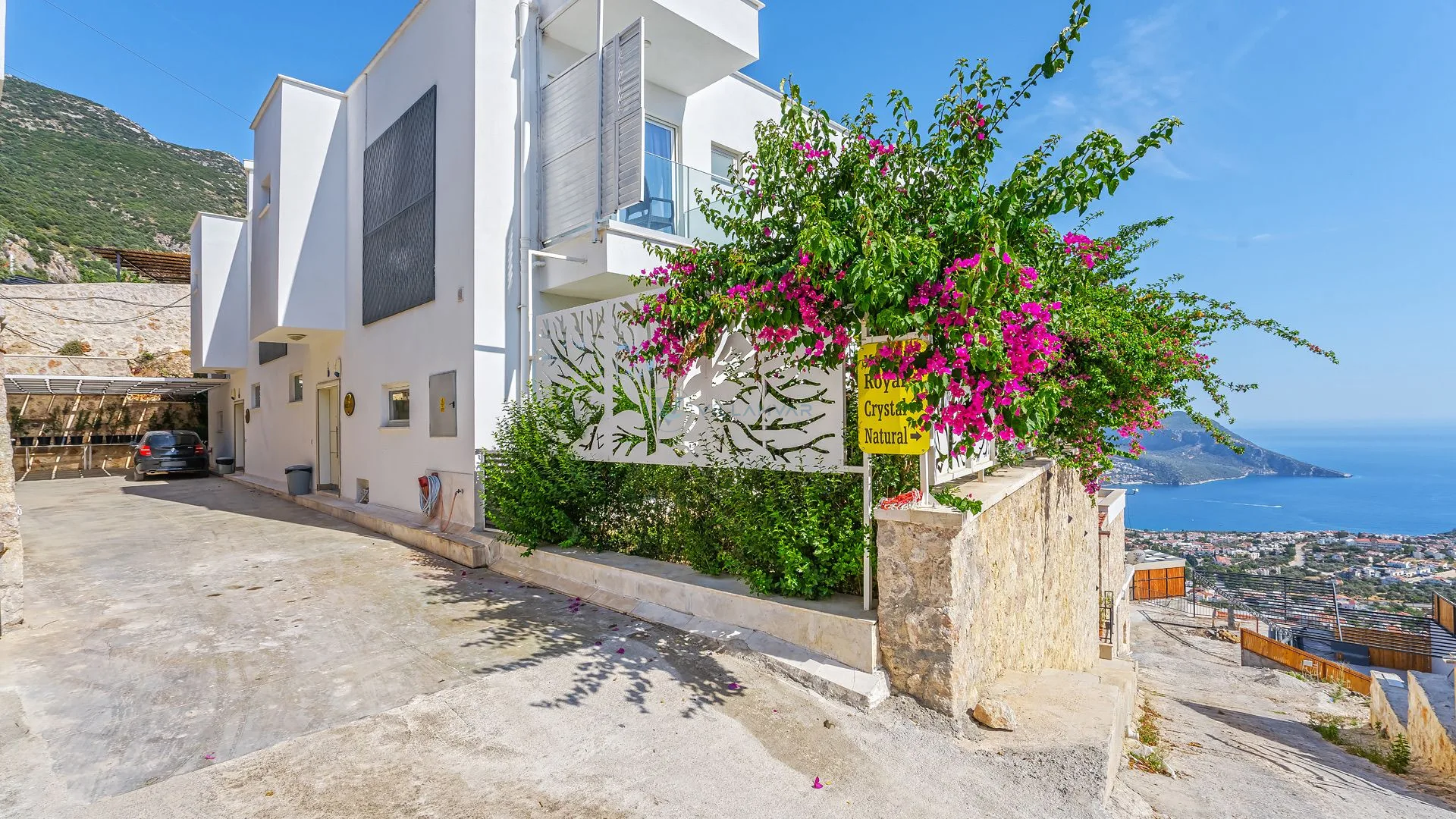 Villa Merit Crystal