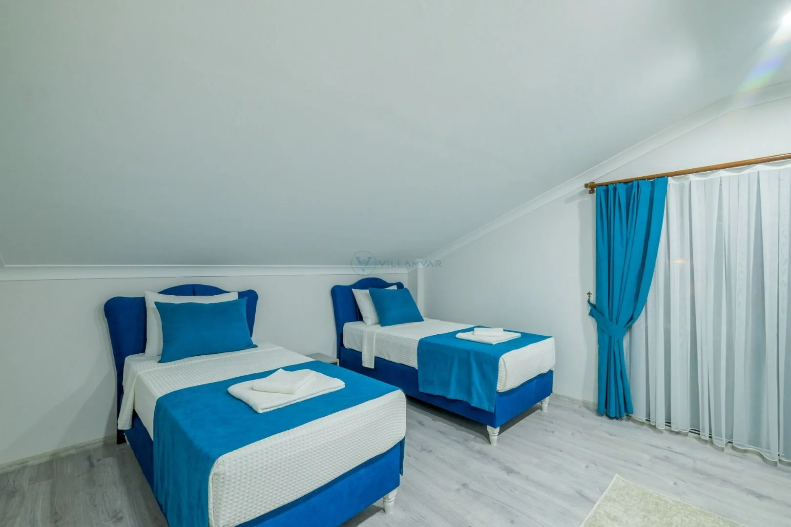 Villa Maske Duo