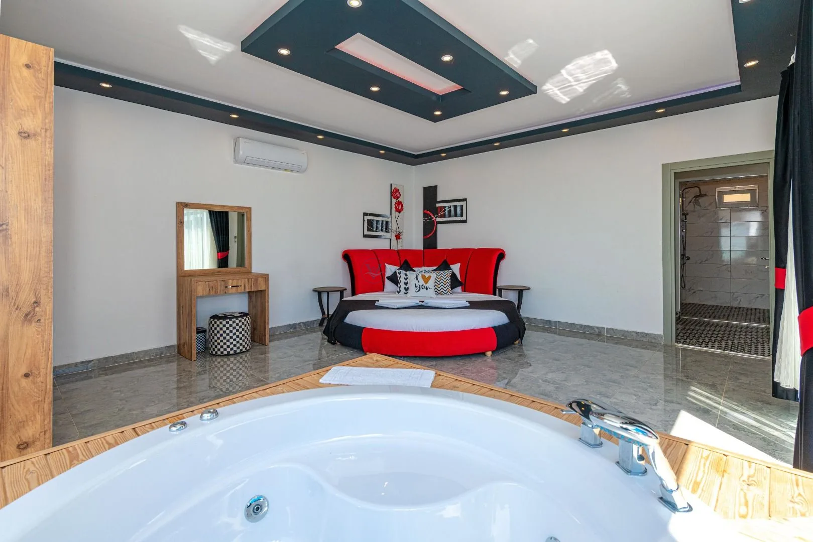 VR Villa Nazo